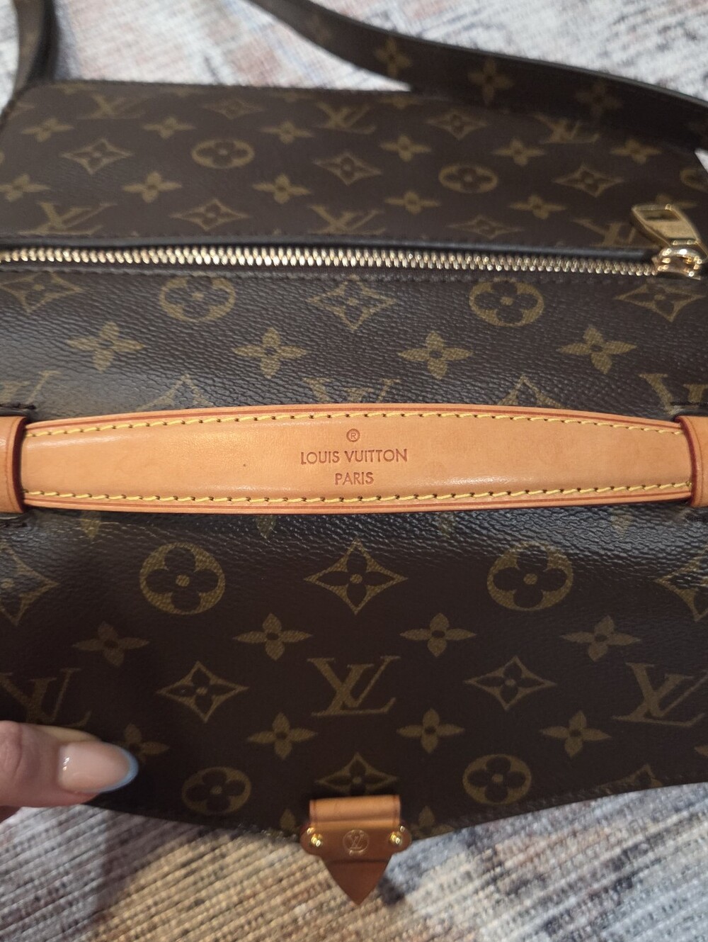 Louis Vuitton Pochette Metis Monogram - Picture 4 of 16